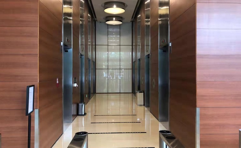 电梯间